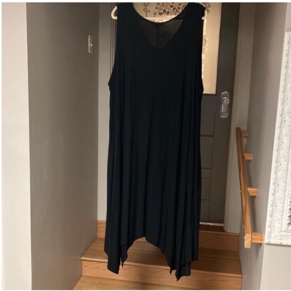 3/$15 ❤️ 12/29  Terra & Sky 4x black V neck tank dress sharkbite hem - Picture 2 of 8